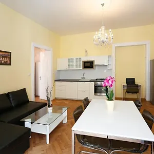 apartment-pstrossova.praguehotelsweb.com/
